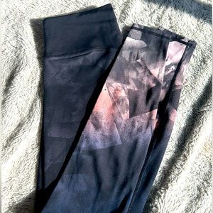 SUPER FUN H&M Athletic Leggings 🖤🩷